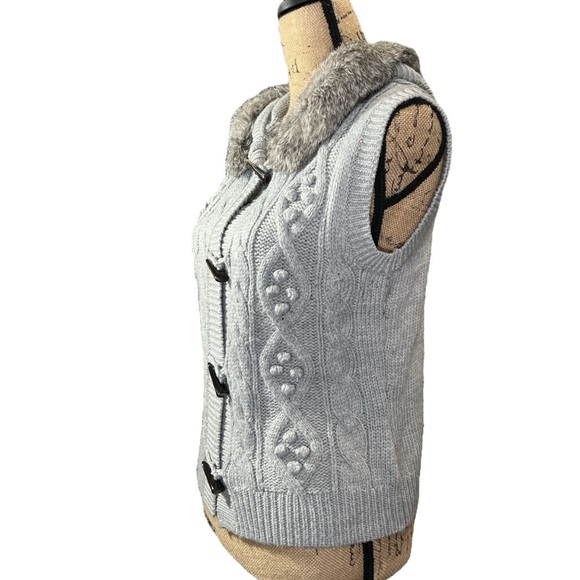 Lord & Taylor EC Vintage gray cable knit buttoned up vest hoodie. Size medium - Picture 4 of 7